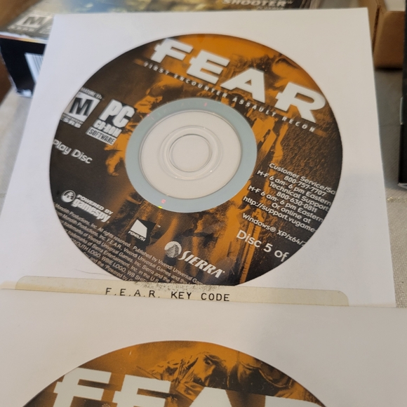 2005 FEAR PC Gamers Editors Choice Edition - Picture 8 of 16